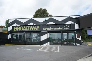 Broadway Cannabis Market Weed Dispensary - McLoughlin Blvd.