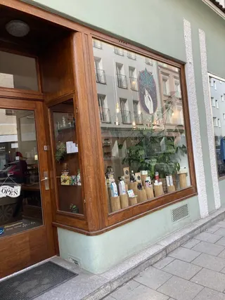 Magic Leaf Store