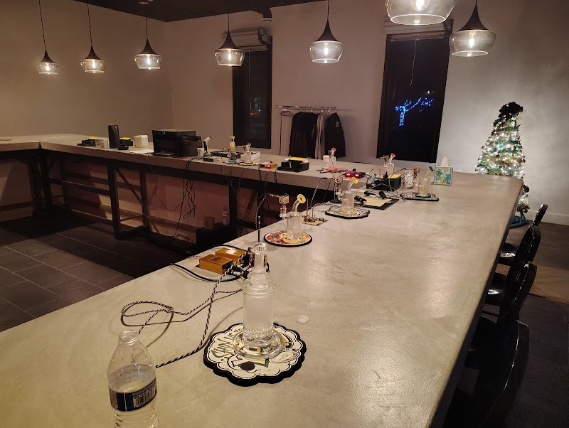 Mako Dab Bar, Dispensary, & THC Tavern