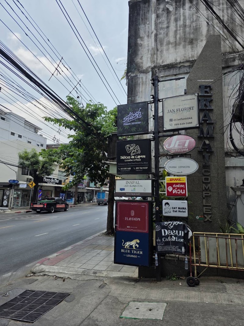 Stash BKK Ekkamai Cannabis Shop & Kratom