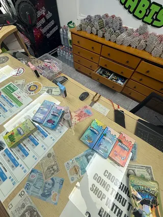 Happy Cloudz ( Cannabis Magaluf ), photo 4